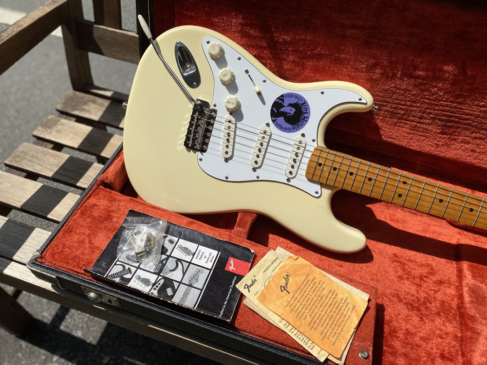 Two Tone - Fender 1997 Jimi Hendrix Voodoo Stratocaster